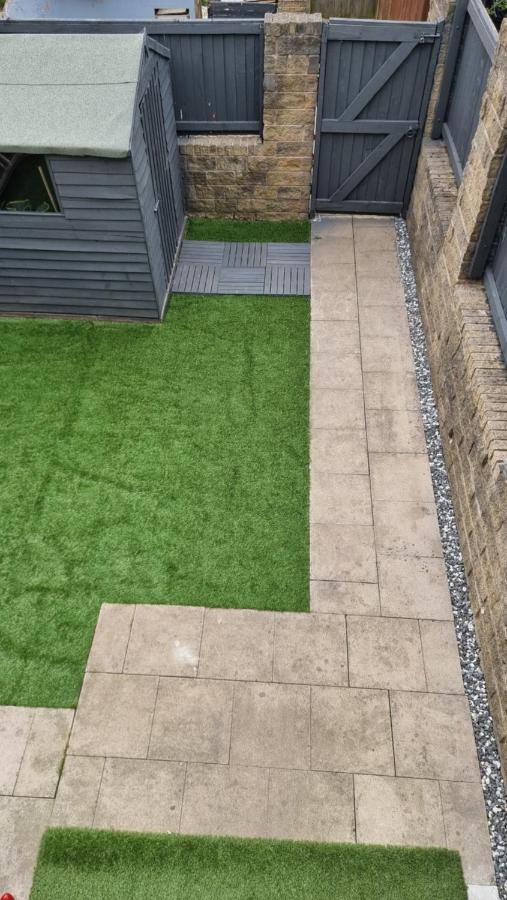Clariturf - 4 Bedroom Semi - Private Parking Near Turf Moor, Town Centre, Transport And Motorway Links Next To Canal, 3 Parks And Lake - Sky And Netflix Бърнли Екстериор снимка